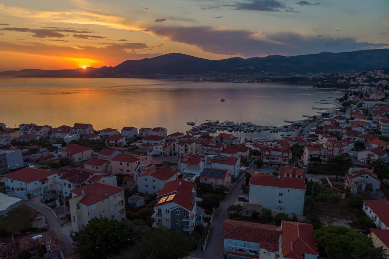 Island Resort Mihaela - Happy Rentals Трогир Экстерьер фото