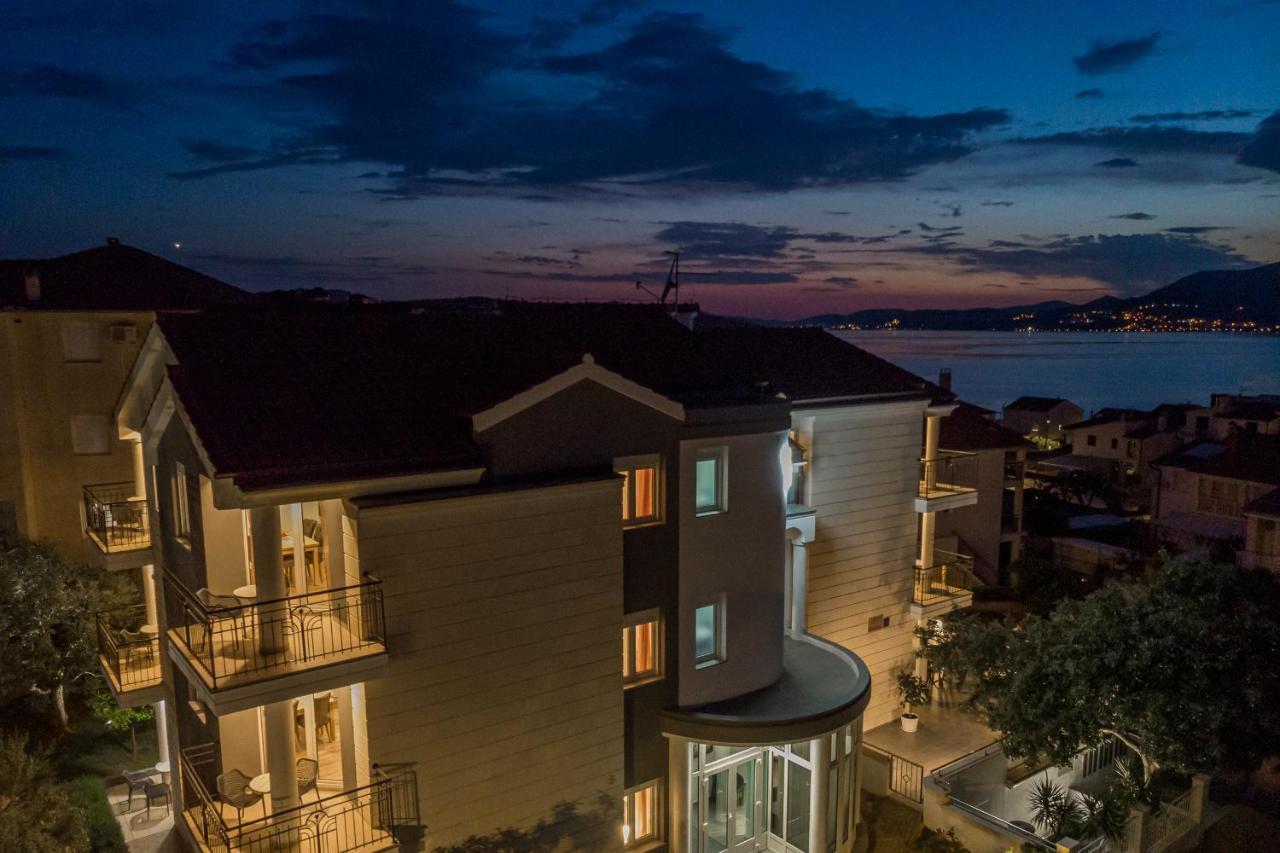 Island Resort Mihaela - Happy Rentals Трогир Экстерьер фото