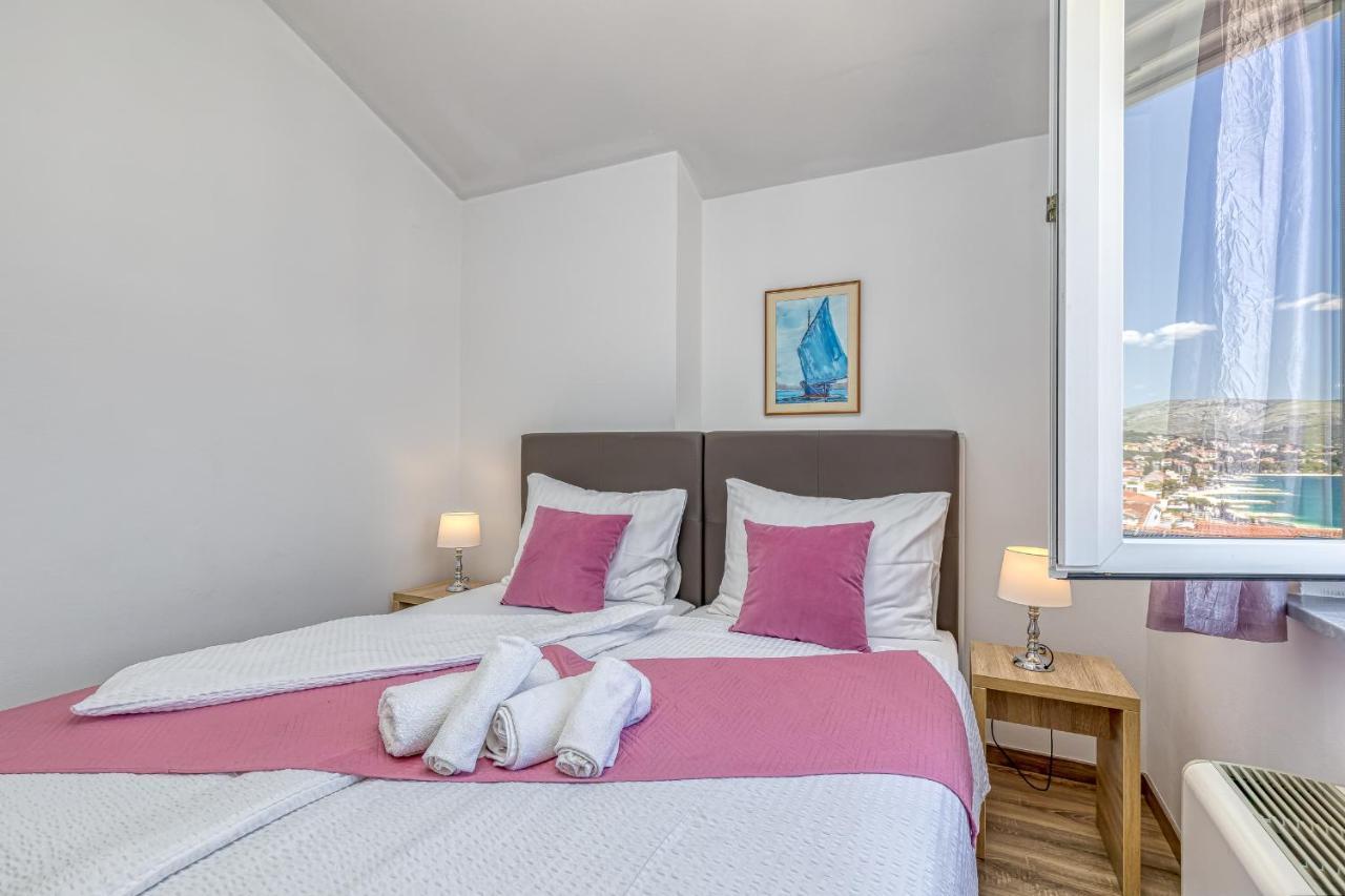 Island Resort Mihaela - Happy Rentals Трогир Экстерьер фото