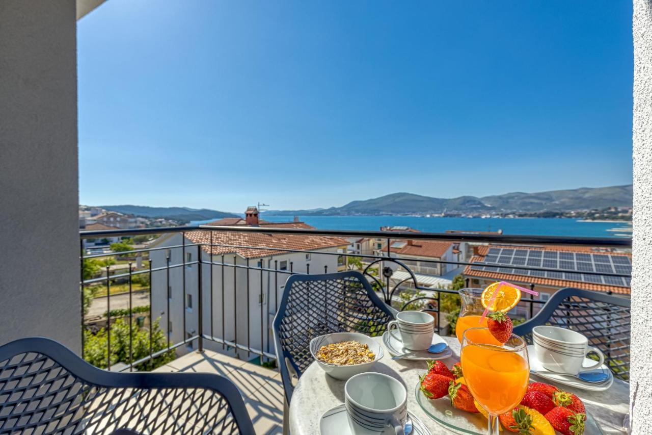 Island Resort Mihaela - Happy Rentals Трогир Экстерьер фото