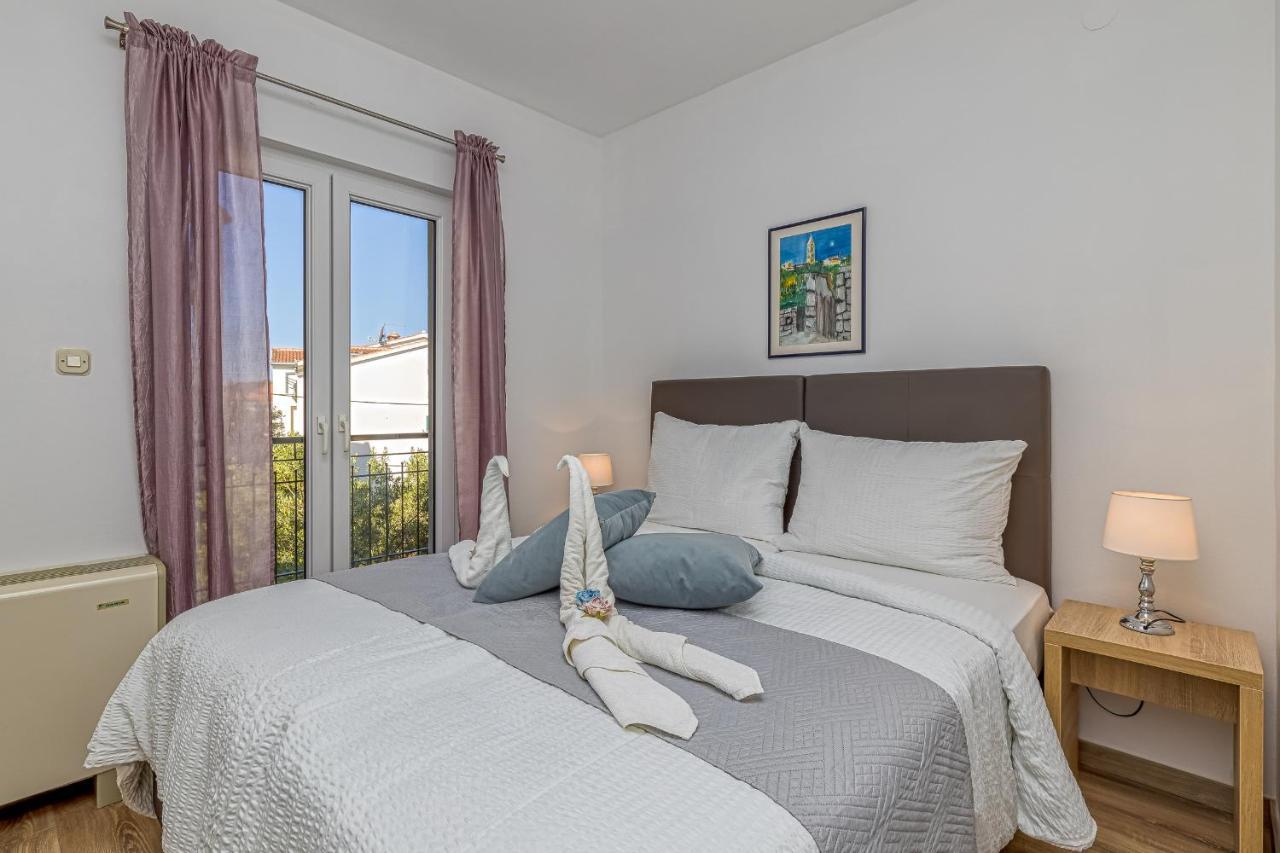 Island Resort Mihaela - Happy Rentals Трогир Экстерьер фото